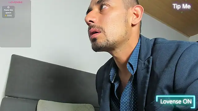 jhonyalzate2 online show from 06-19-26, 02:50