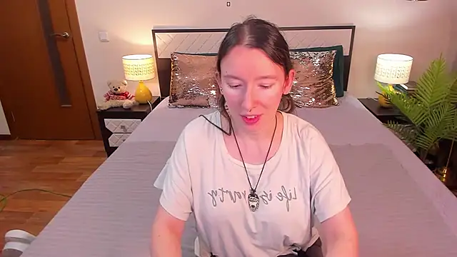 CatherineWalls online show from 05-11-26, 04:36