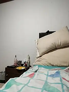 Vicky Rosse online show from 10-19-25, 06:43