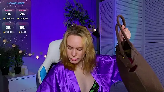 Ramona    online show from 04-05-26, 01:40