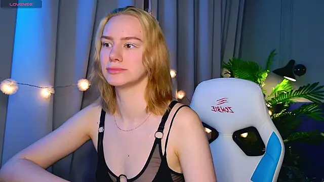 Ramona    online show from 12-22-25, 06:13