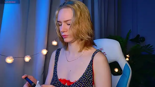 Ramona    online show from 12-23-25, 06:12