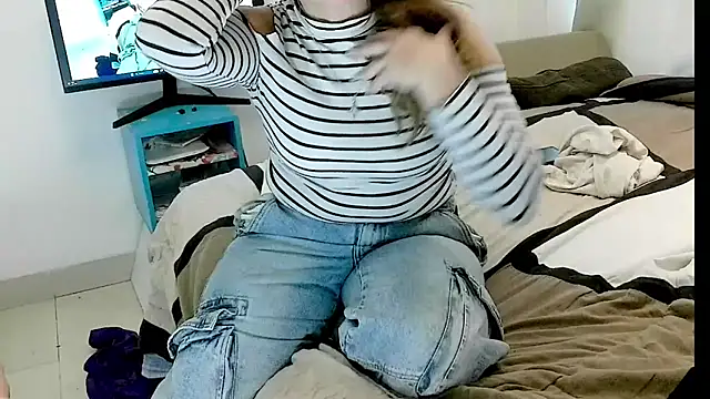 Snapshot of Carolain3_9 chatting on 06-03-26, 05:17 Carolain3 9 online show from 06-03-26, 05:17