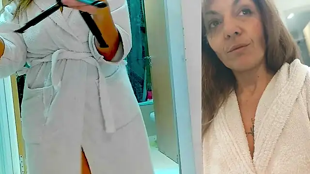 Snapshot of Carolain3_9 chatting on 05-20-26, 06:38 Carolain3 9 online show from 05-20-26, 06:38