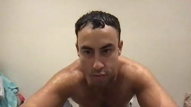 Snapshot of BigGuyMuscle chatting on 06-12-26, 02:31 BigGuyMuscle online show from 06-12-26, 02:31