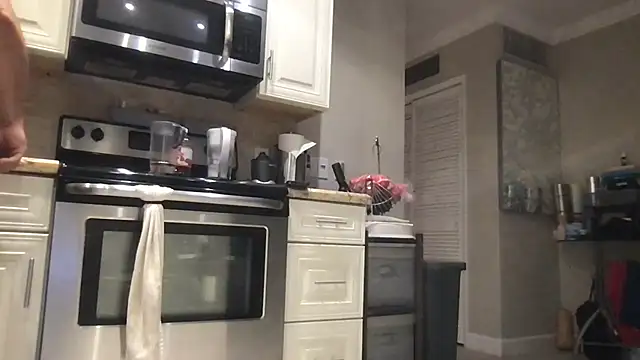 BigGuyMuscle online show from 12-16-25, 10:03