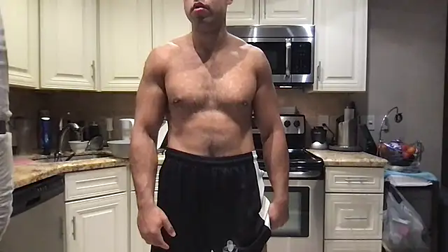 Snapshot of BigGuyMuscle chatting on 06-03-26, 12:44 BigGuyMuscle online show from 06-03-26, 12:44