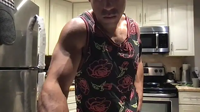 Snapshot of BigGuyMuscle chatting on 04-29-26, 11:22 BigGuyMuscle online show from 04-29-26, 11:22