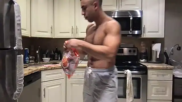 Snapshot of BigGuyMuscle chatting on 07-02-26, 02:01 BigGuyMuscle online show from 07-02-26, 02:01