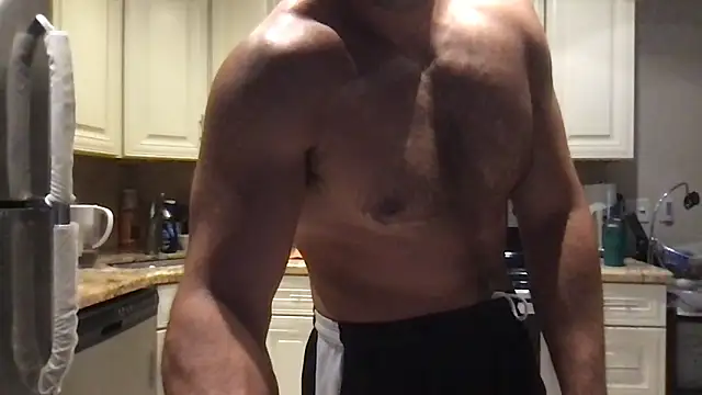 Snapshot of BigGuyMuscle chatting on 05-30-26, 06:24 BigGuyMuscle online show from 05-30-26, 06:24