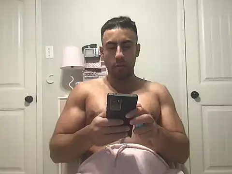 Snapshot of BigGuyMuscle chatting on 07-08-26, 01:12 BigGuyMuscle online show from 07-08-26, 01:12