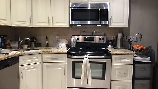 BigGuyMuscle online show from 11-21-25, 09:25