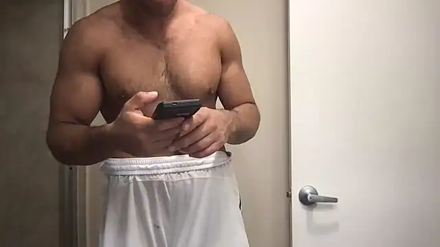 Snapshot of BigGuyMuscle chatting on 05-14-26, 10:40 BigGuyMuscle online show from 05-14-26, 10:40
