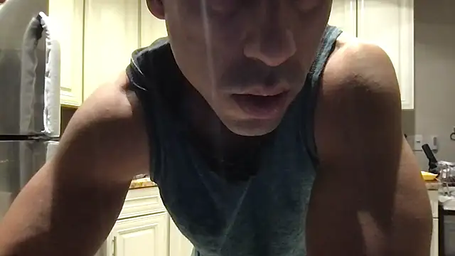 BigGuyMuscle online show from 12-22-25, 01:17