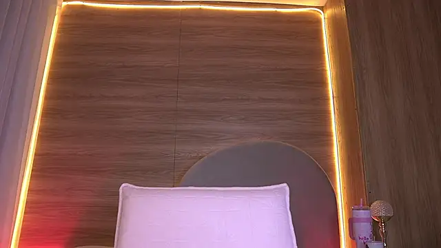 Snapshot of alexaa_walker chatting on 05-28-26, 12:00 alexaa walker online show from 05-28-26, 12:00