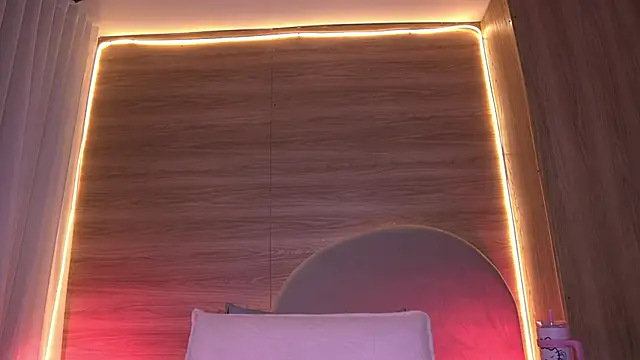 Snapshot of alexaa_walker chatting on 06-18-26, 11:59 alexaa walker online show from 06-18-26, 11:59