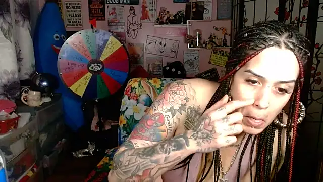 Snapshot of latinacubana chatting on 04-01-26, 07:31 latinacubana online show from 04-01-26, 07:31