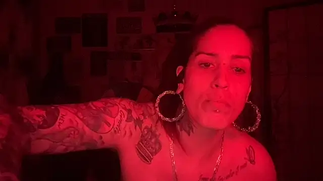 Snapshot of latinacubana chatting on 05-22-26, 08:23 latinacubana online show from 05-22-26, 08:23