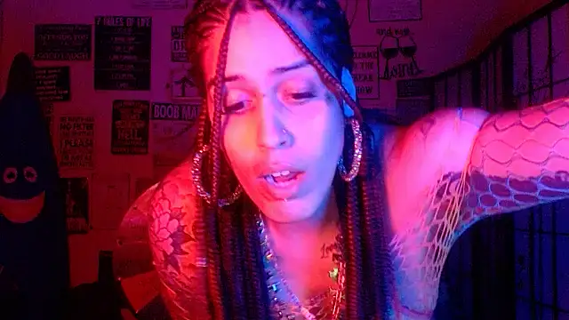 Snapshot of latinacubana chatting on 03-15-26, 09:38 latinacubana online show from 03-15-26, 09:38