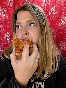 Zuli Kiska online show from 10-15-25, 06:33