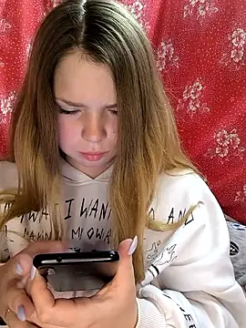 Zuli Kiska online show from 03-25-26, 07:35