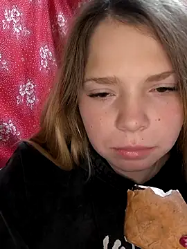 Zuli Kiska online show from 10-22-25, 08:08