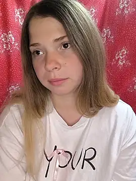 Snapshot of Zuli_Kiska chatting on 06-14-26, 04:30 Zuli Kiska online show from 06-14-26, 04:30