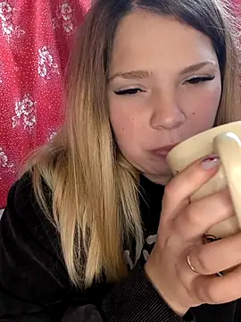 Zuli Kiska online show from 10-26-25, 08:31