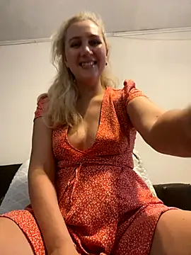 Snapshot of YourBlondee chatting on 10-02-25, 02:48 YourBlondee online show from 10-02-25, 02:48