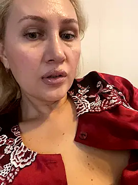 Snapshot of YourBlondee chatting on 11-05-25, 02:47 YourBlondee online show from 11-05-25, 02:47