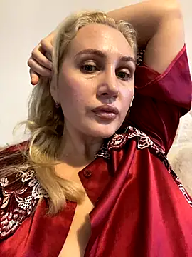 Snapshot of YourBlondee chatting on 10-31-25, 02:19 YourBlondee online show from 10-31-25, 02:19