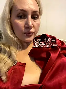 Snapshot of YourBlondee chatting on 11-06-25, 01:53 YourBlondee online show from 11-06-25, 01:53