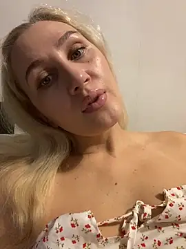 Snapshot of YourBlondee chatting on 11-26-25, 02:11 YourBlondee online show from 11-26-25, 02:11