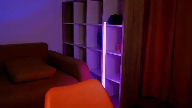 ItsAlisia online show from 10-31-25, 01:52