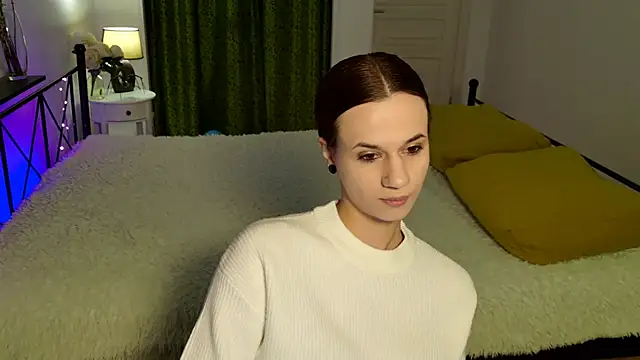 ItsAlisia online show from 11-10-25, 06:40