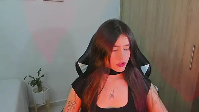 Snapshot of iriswest_ chatting on 02-11-25, 03:18 iriswest  online show from 02-11-25, 03:18