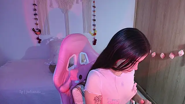 iriswest  online show from 04-06-26, 01:12