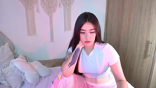 Snapshot of iriswest_ chatting on 06-27-26, 01:55 iriswest online show from 06-27-26, 01:55