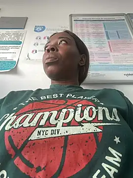 Snapshot of ebony_witney chatting on 02-11-26, 03:12 ebony witney online show from 02-11-26, 03:12