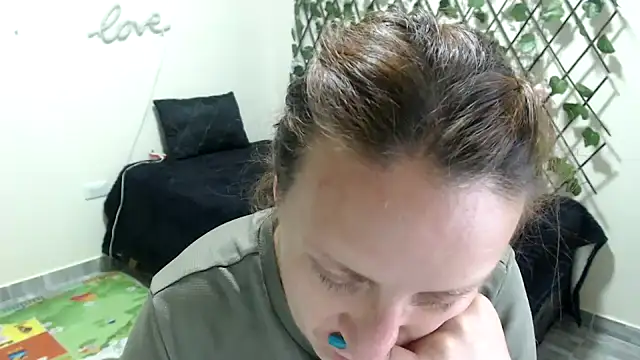 Snapshot of kittykalor09 chatting on 05-25-26, 01:38 kittykalor09 online show from 05-25-26, 01:38