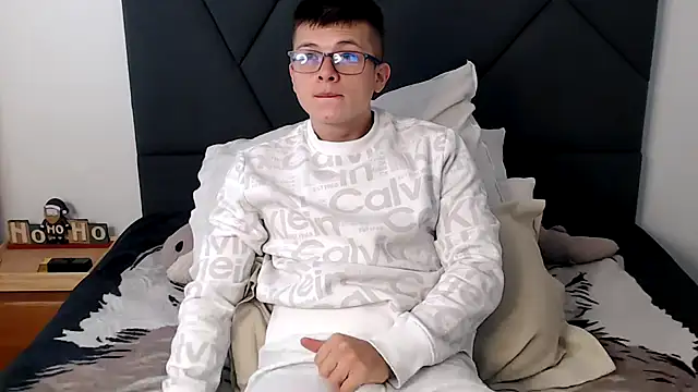 Snapshot of MathewCollin chatting on 02-03-25, 12:25 MathewCollin online show from 02-03-25, 12:25