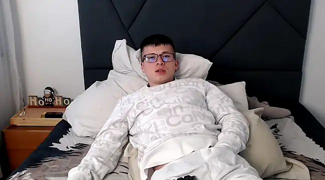 Snapshot of MathewCollin chatting on 02-03-25, 03:27 MathewCollin online show from 02-03-25, 03:27