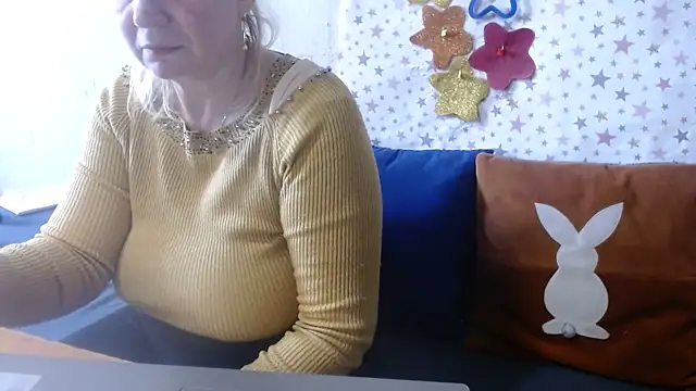 Snapshot of QueenLana chatting on 04-23-26, 12:29 QueenLana online show from 04-23-26, 12:29