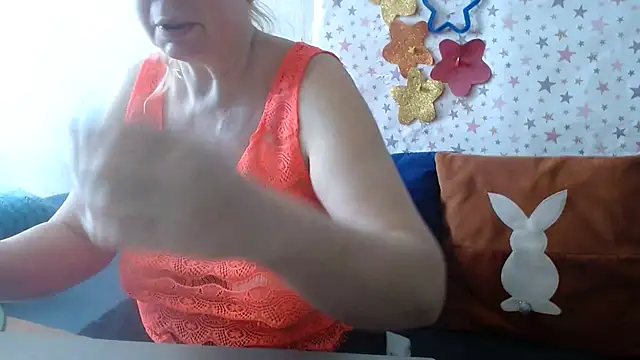 Snapshot of QueenLana chatting on 04-20-26, 07:00 QueenLana online show from 04-20-26, 07:00