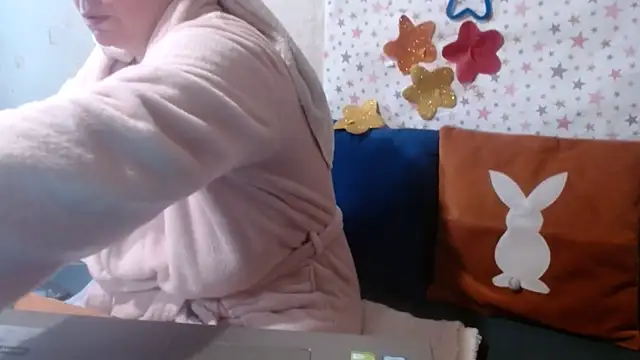 Snapshot of QueenLana chatting on 05-14-26, 09:06 QueenLana online show from 05-14-26, 09:06