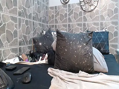 THREEHOLESPLEASURE99 online show from 02-11-26, 09:36