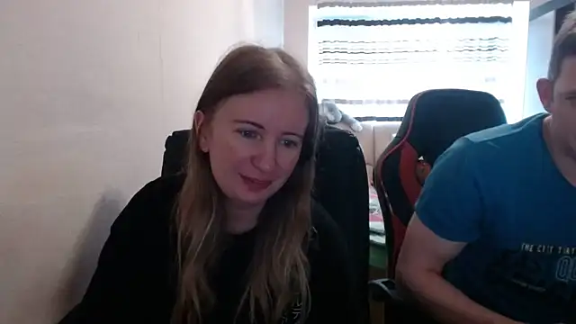 Snapshot of PeterAndJen chatting on 09-09-25, 05:06 PeterAndJen online show from 09-09-25, 05:06