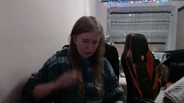 PeterAndJen online show from 12-22-25, 07:36