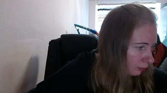Snapshot of PeterAndJen chatting on 09-21-25, 07:57 PeterAndJen online show from 09-21-25, 07:57