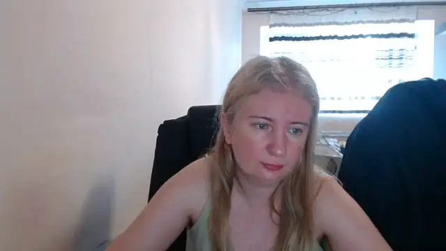Snapshot of PeterAndJen chatting on 06-24-26, 05:17 PeterAndJen online show from 06-24-26, 05:17